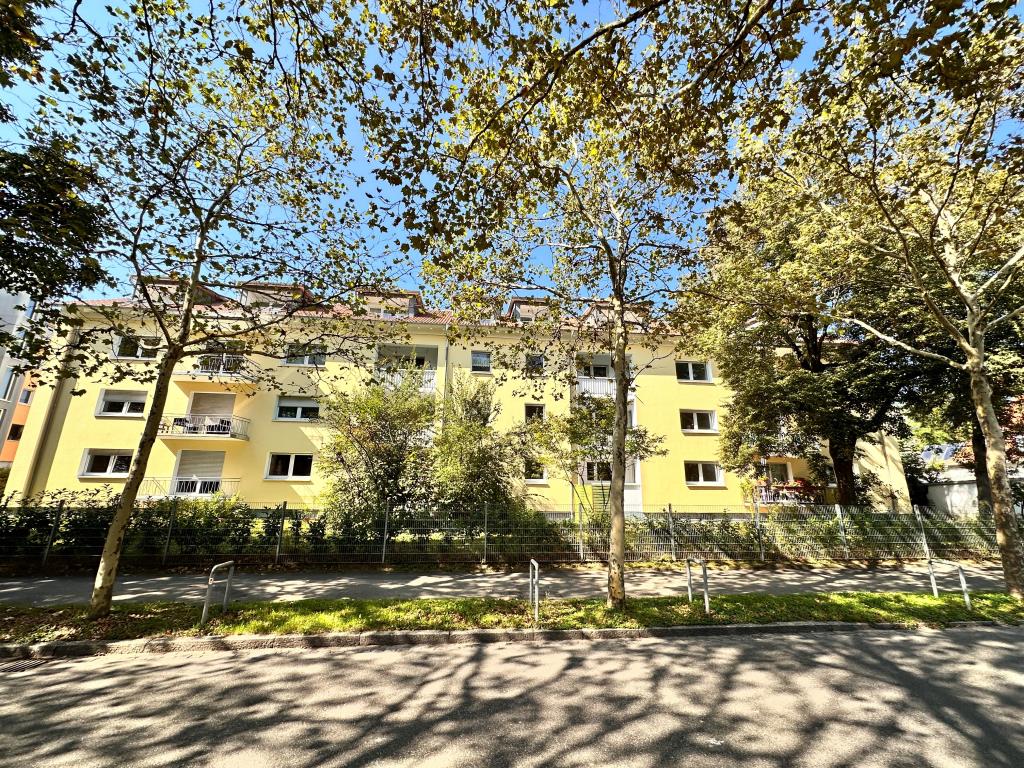 Freiburg - Freie 4 Zimmer im EG rechts, großer Garten, Balkon mit Abgangstreppe, Stellplatz...