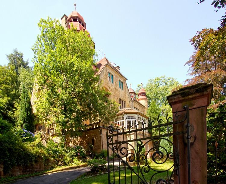 Freiburg - Eine prachtvolle Wohnung so groß wie eine Villa - 6 Zimmer auf der belle Etage bei 7 Wohneinheiten