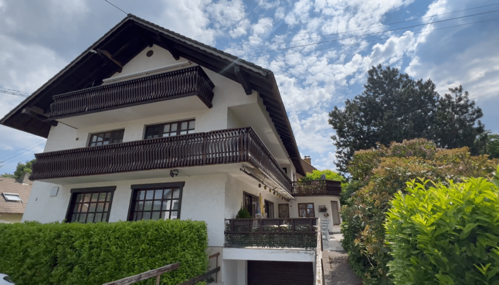 Zarten - Freistehendes Mehrfamilienhaus mit riesigem Garten, ruhige, gehobene Lage in Zarten